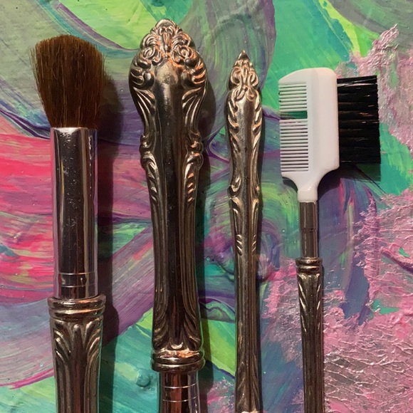 Vintage sterling silver silverwear makeup brushes - Picture 3 of 3
